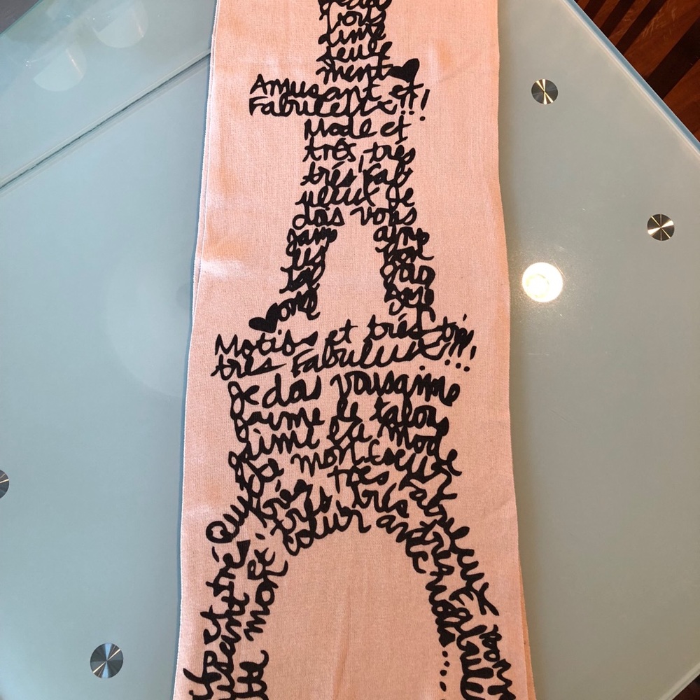 Eiffel towel scarf